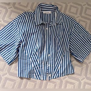 Frame short sleeve button down with gathered back. Brand new never been worn